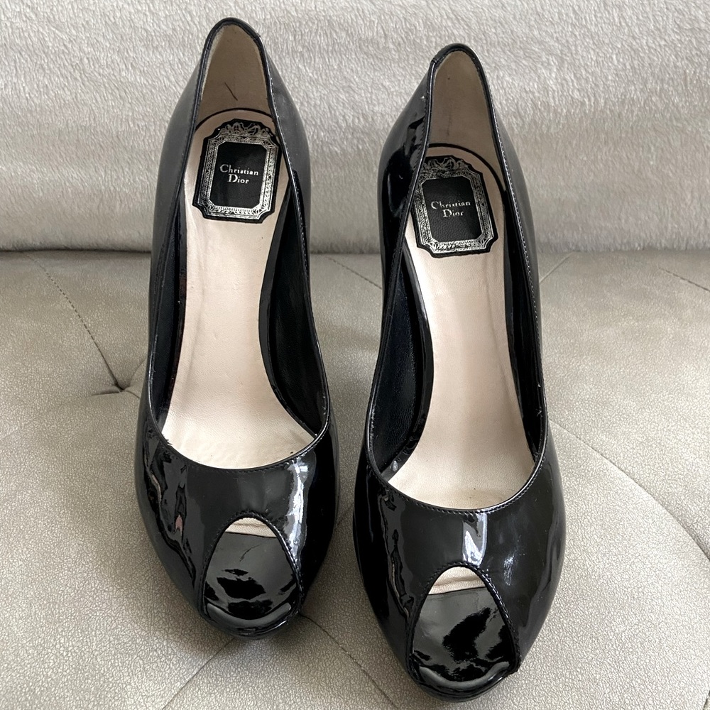 Dior black patent leather pumps